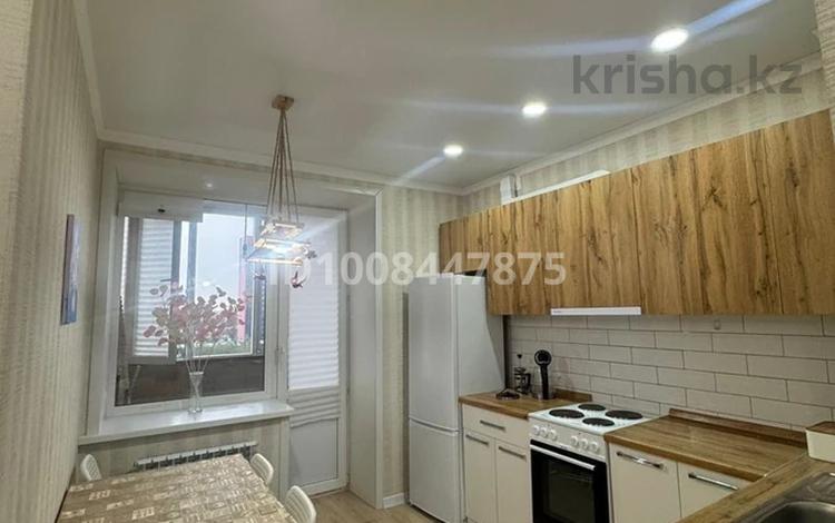 2-комнатная квартира · 45 м² · 9/10 этаж, мкр Юго-Восток, Камали Дүйсембекова 53/8 за 10 000 ₸ в Караганде, Казыбек би р-н — фото 2