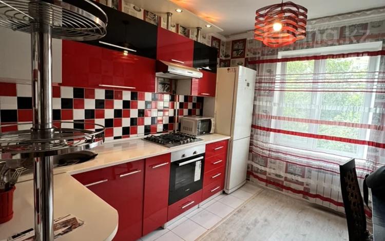 2-бөлмелі пәтер · 52 м² · 4/5 қабат, мкр Аксай-4 102 — Саина Улугбека, бағасы: 250 000 ₸ в Алматы, Ауэзовский р-н — фото 2
