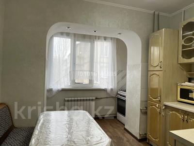 2-бөлмелі пәтер · 50 м² · 3/5 қабат, Жарокова 171а — Угол Жандосова, бағасы: 300 000 ₸ в Алматы, Бостандыкский р-н