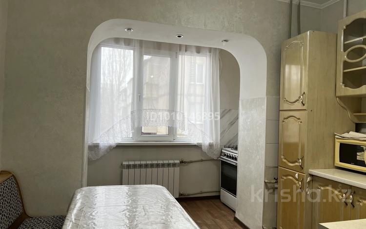 2-бөлмелі пәтер · 50 м² · 3/5 қабат, Жарокова 171а — Угол Жандосова, бағасы: 300 000 ₸ в Алматы, Бостандыкский р-н — фото 2