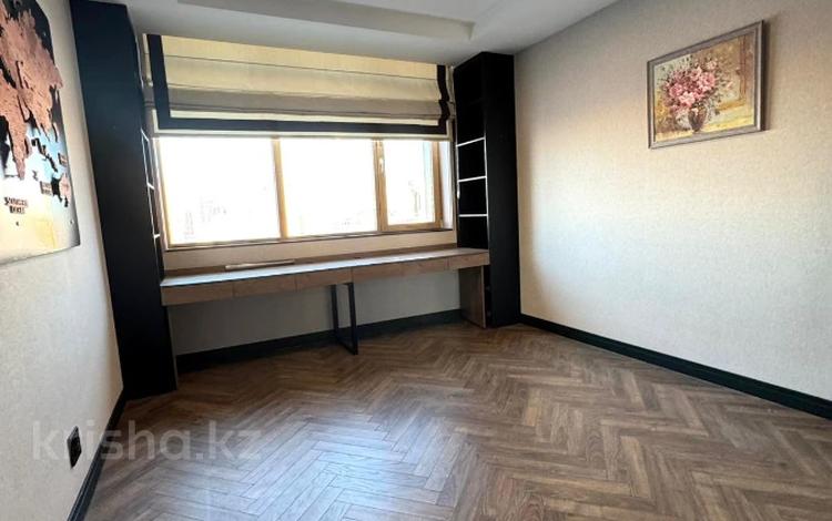 3-комнатная квартира · 92 м² · 9/18 этаж, Кошкарбаева за 84 млн ₸ в Астане, Сарайшык р-н — фото 2