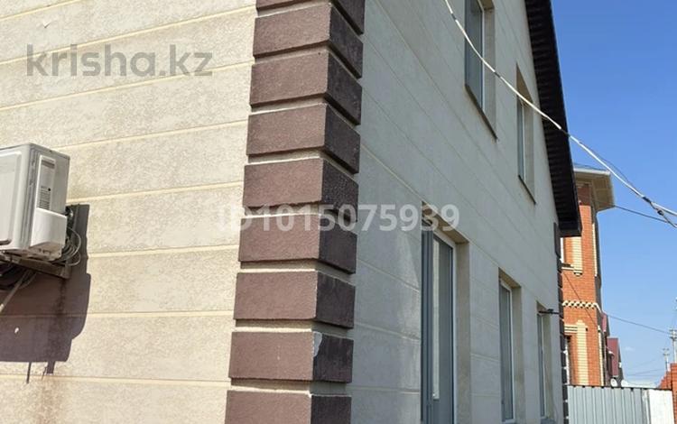 Отдельный дом · 7 комнат · 270 м² · 10 сот., мкр Кокарна, Бокенбай батыра 30 — Пересечение улиц Трасса Дамба-Алгабас за 55 млн ₸ в Атырау — фото 2