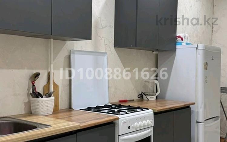 1-бөлмелі пәтер · 50 м² · 2/4 қабат, 5 микрорайон 1, бағасы: 2 000 ₸ в Жанаозен — фото 2