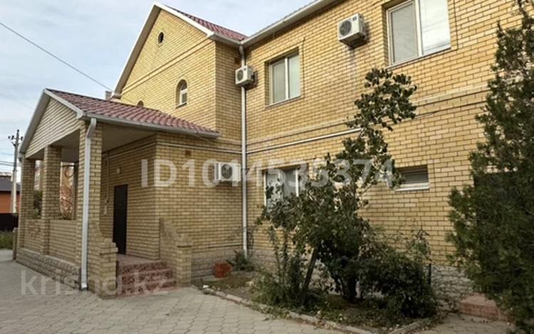 Отдельный дом · 5 комнат · 200 м² · 8 сот., мкр Центральный, Канцева 7 б — Жк Аягоз, сзади Драматеатр за 400 000 ₸ в Атырау — фото 2