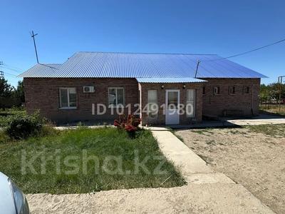 Отдельный дом · 6 комнат · 226.4 м² · 18 сот., мкр Мунайшы, Кайым мухамедханова 29 — На набережной за 80 млн ₸ в Атырау