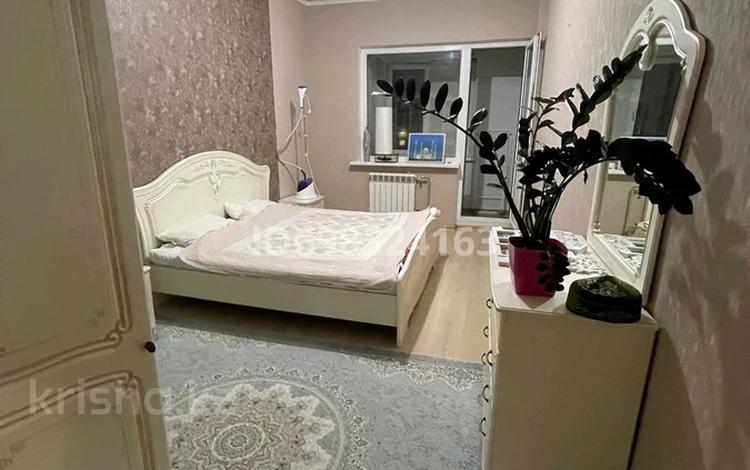 2-бөлмелі пәтер, 84 м², 8/18 қабат ай сайын, Туркестан 2, бағасы: 300 000 〒 в Астане, Есильский р-н — фото 2