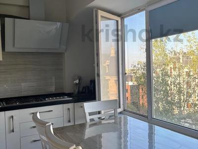3-бөлмелі пәтер · 100 м² · 8/8 қабат, Достык 46, бағасы: 110 млн ₸ в Алматы, Медеуский р-н