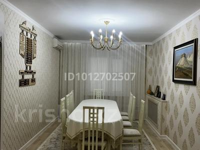 4-бөлмелі пәтер · 105 м² · 2/5 қабат, 13-й мкр 49 — 17 школа рядом, бағасы: 40 млн ₸ в Актау