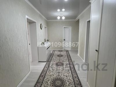 3-бөлмелі пәтер · 90 м² · 2/9 қабат, мкр. Алтын орда, Оразататеулы — ais ( акбобек школа ), бағасы: 39 млн ₸ в Актобе