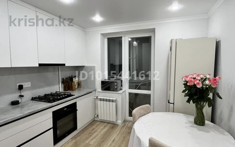 3-бөлмелі пәтер · 70 м² · 2/6 қабат, Қонаев ш/а. 69, бағасы: 31.2 млн ₸ в Уральске, мкр Кунаева — фото 2