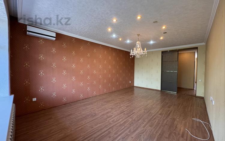 2-бөлмелі пәтер · 85 м² · 2/5 қабат, мкр Михайловка , Аманжолова — Умит, Эргономика, бағасы: 54.9 млн ₸ в Караганде, Казыбек би р-н — фото 2