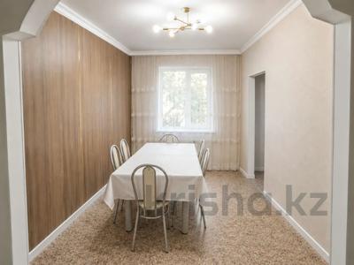 4-бөлмелі пәтер · 60 м² · 3/5 қабат, 1 ш/а, Проспект Абилкайыр хана 35а — Обл.акимат, бағасы: 18 млн ₸ в Актобе, мкр 5