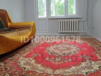 2-комнатная квартира · 45 м² · 2/5 этаж, Маметова — Кердері за 15.6 млн 〒 в Уральске, мкр Школьник