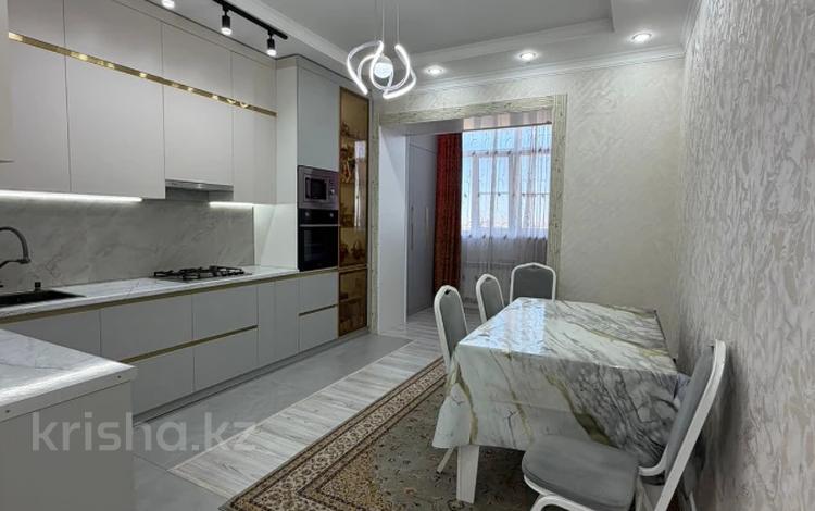 3-комнатная квартира · 108.8 м² · 7/9 этаж, мкр. Алтын орда за 56 млн ₸ в Актобе — фото 2