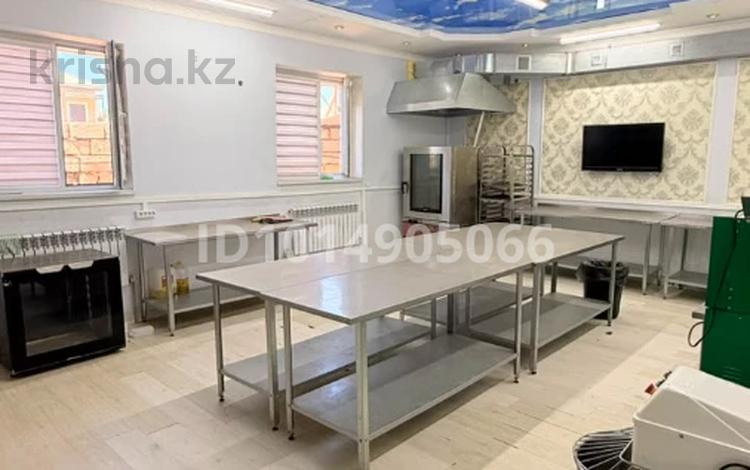 Отдельный дом · 7 комнат · 300 м² · 7 сот., Атамекен 550 за 800 000 ₸ — фото 2