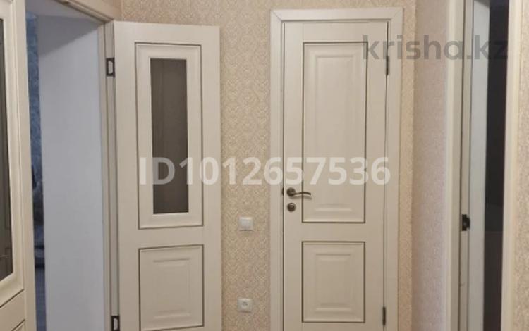 2-бөлмелі пәтер · 85.8 м² · 3/5 қабат, мкр. Алтын орда, Тауелсиздик 12, бағасы: 35 млн ₸ в Актобе — фото 2