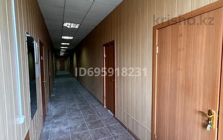 Офисы, кабинеты и рабочие места · 343.7 м² за 800 821 〒 в Актобе — фото 2