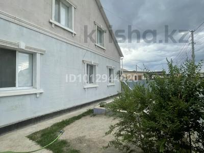 Отдельный дом · 6 комнат · 220 м² · 10 сот., мкр Лесхоз, Кубаш Медеубаева 54 а — Баня, Рынок коктем за 35 млн ₸ в Атырау