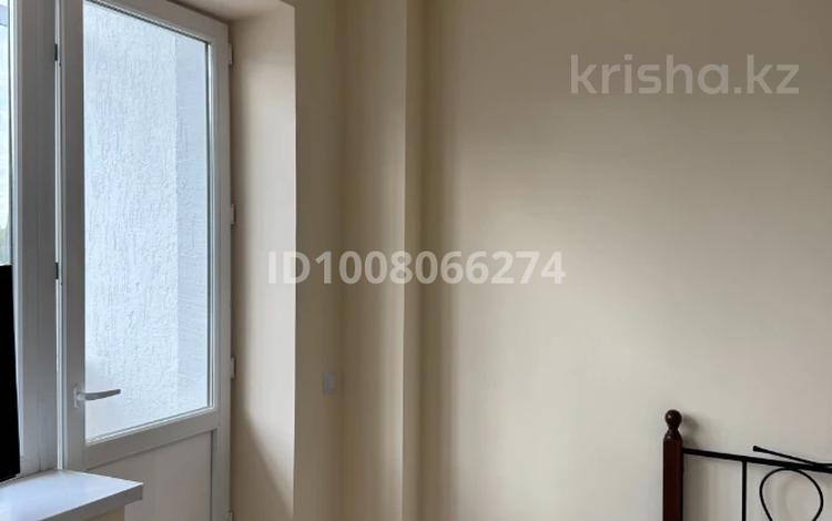 1-бөлмелі пәтер · 40 м² · 2/2 қабат, Кенесары 8/1 — Абая, бағасы: 15 млн ₸ в Бурабае — фото 2