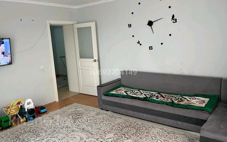 2-комнатная квартира, 65 м² помесячно, мкр Аккент за 250 000 〒 в Алматы, Алатауский р-н — фото 2