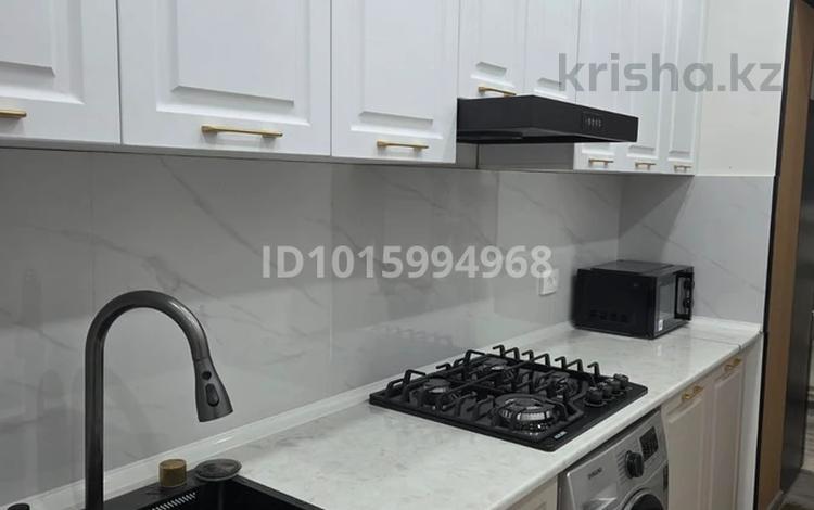2-комнатная квартира · 60 м² · 4 этаж, 15-й микрорайон 43 — Жандосова-Жибек-жолы за 210 000 ₸ в Шымкенте, Аль-Фарабийский р-н — фото 2