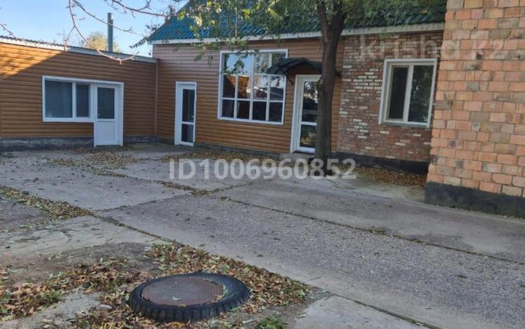 Отдельный дом · 5 комнат · 150 м² · 6 сот., Набережная 35 — Село Заречное Нуринский район, 110 км. от г. Астана за 10 млн 〒 в Киевке — фото 2