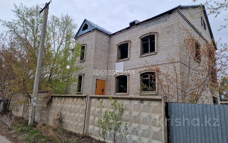 Отдельный дом • 7 комнат • 370 м² • 12 сот., Сурова 16 за 40 млн 〒 в Павлодаре — фото 2