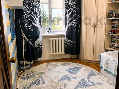 3-бөлмелі пәтер · 63 м² · 8/9 қабат, Курмангазы 161 — 21 школа, бағасы: 21.5 млн ₸ в Уральске, мкр Школьник