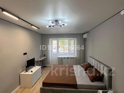 1-бөлмелі пәтер · 31 м² · 2/5 қабат, Курмангазы 163 — Школьник, бағасы: 15 000 ₸ в Уральске, мкр Школьник
