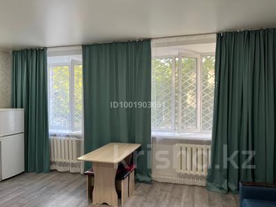 Пәтерлер в Абай обл.: 1-бөлмелі пәтер · 32 м² · 1/5 қабат, Каржаубайулы 243, бағасы: 8.8 млн 〒 1-бөлмелі пәтер · 32 м² · 1/5 қабат, Каржаубайулы 243, бағасы: 8.8 млн 〒 в Семее