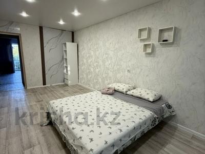 2-бөлмелі пәтер · 50 м² · 4/5 қабат, Астана 34/2, бағасы: 14 000 ₸ в Усть-Каменогорске, Ульбинский