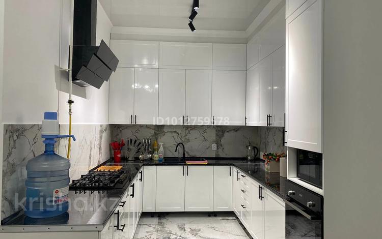 6-комнатная квартира · 270 м², Акбозат 220А за 55 млн ₸ в Кульсары — фото 2