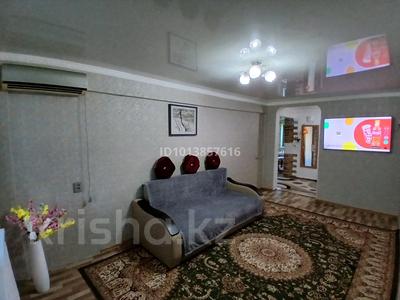2-комнатная квартира · 55 м² · 2/5 этаж, Айтеке би 27 за 13 000 ₸ в 
