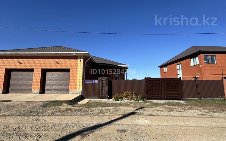 Отдельный дом · 4 комнаты · 250 м² · 10 сот., жилой массив Жанаконыс-2, Молдагалиева 7 за 95 млн ₸ в Актобе — фото 2