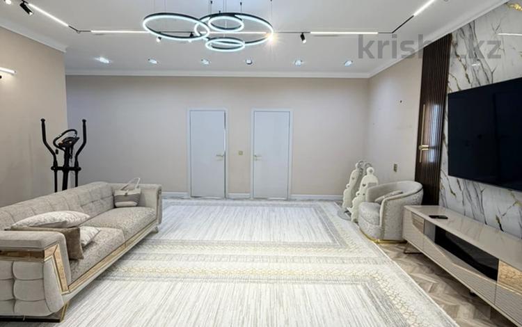 3-комнатная квартира · 117 м² · 8/8 этаж, 19-й мкр 45/3 за 25.9 млн ₸ в Актау — фото 2
