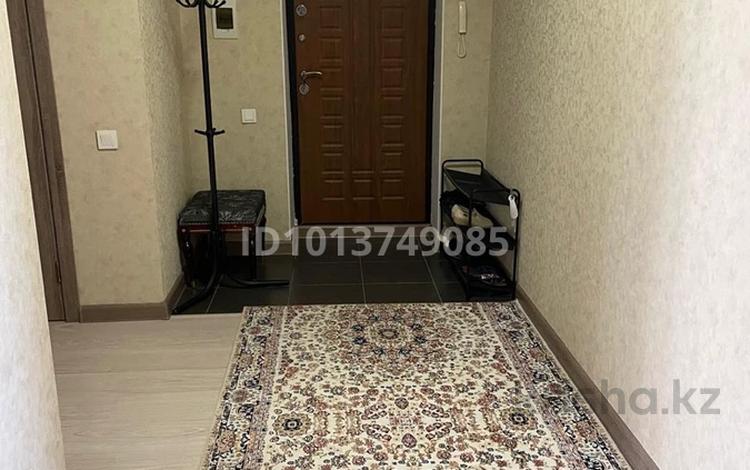 2-бөлмелі пәтер · 87 м² · 4/5 қабат, мкр. Алтын орда, Батыс-2, Тауелсиздик 12/1, бағасы: 38 млн ₸ в Актобе — фото 2