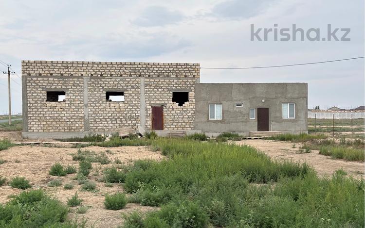 Отдельный дом · 2 комнаты · 60 м² · 8 сот., мкр Балауса, Гафу Кайырбекова 38 — Дренажный канал,Школа 43,Рау-ал-ди за 14.5 млн 〒 в Атырау — фото 2