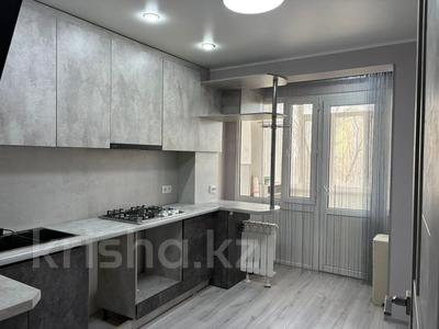 3-комнатная квартира · 61 м² · 3/5 этаж, самал за 28.5 млн 〒 в Талдыкоргане, мкр Самал