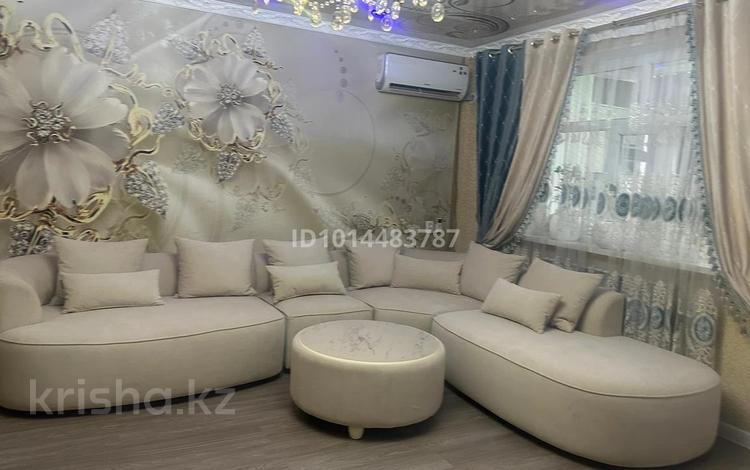4-бөлмелі пәтер · 90 м² · 3/4 қабат, Микрорайон 1 дом — Шымкент тас жолының бойында,домның алдында Балбөбек бақшасы орналасқан, бағасы: 20 млн ₸ в Сарыагаш — фото 2