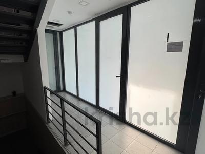 Свободное назначение, офисы, магазины и бутики, склады, салоны красоты, бани, гостиницы и зоны отдыха, фитнес и спорт, медцентры и аптеки, образование, развлечения, конференц-залы, кабинеты и рабочие места, студии · 25 м² за 320 000 〒 в Алматы, Алмалинский р-н