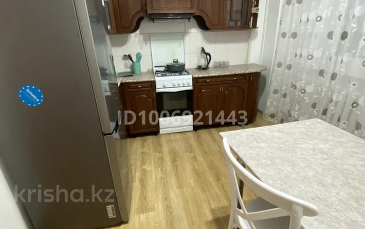 3-комнатная квартира · 81 м² · 9/9 этаж, 10 Мик 21 за 200 000 〒 в Аксае — фото 5
