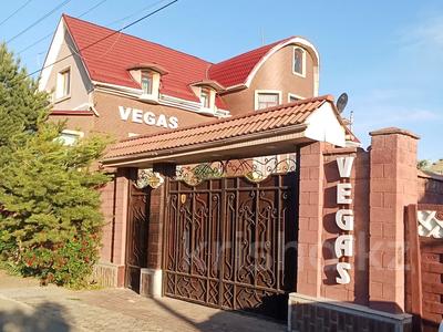 Жеке үй · 11 бөлме · 480 м² · 6 сот., ул. Саухымбека Турысова 11, бағасы: 130 млн 〒 в Таразе