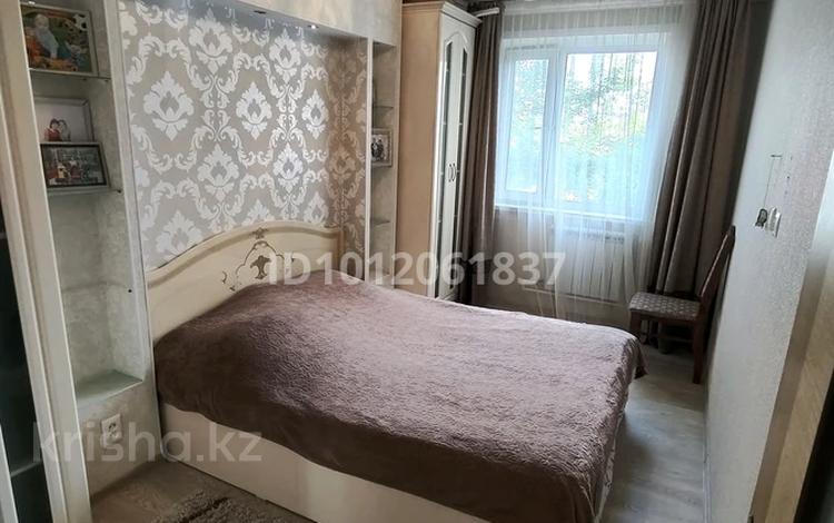 3-комнатная квартира · 60.9 м² · 4/5 этаж, Майкудук, 1 квартал 8 за 19 млн ₸ в Караганде, Алихана Бокейханова р-н — фото 2
