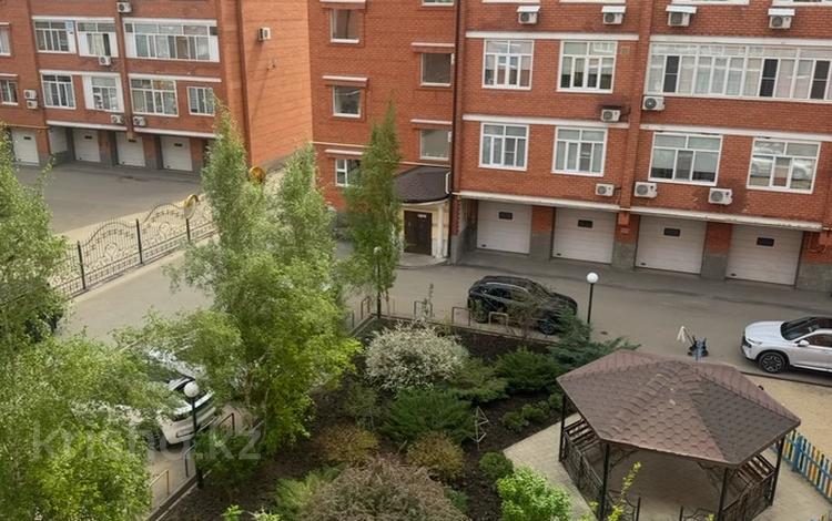 3-комнатная квартира · 105.9 м² · 4/7 этаж, Назарбаева 233/3 за 62 млн ₸ в Уральске — фото 2