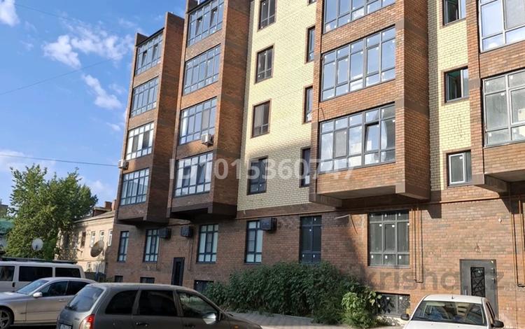 2-бөлмелі пәтер · 90 м² · 4/5 қабат, Абая 44 — ост.Революция, бағасы: 33.5 млн ₸ в Уральске — фото 2