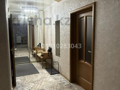 4-комнатная квартира · 100 м² · 1/5 этаж, Рыскулбекова 6 — Уранхаева за 65 млн 〒 в Семее