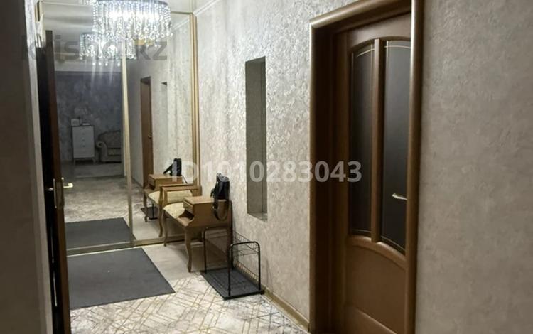 4-бөлмелі пәтер · 100 м² · 1/5 қабат, Рыскулбекова 6 — Уранхаева, бағасы: 65 млн ₸ в Семее — фото 2