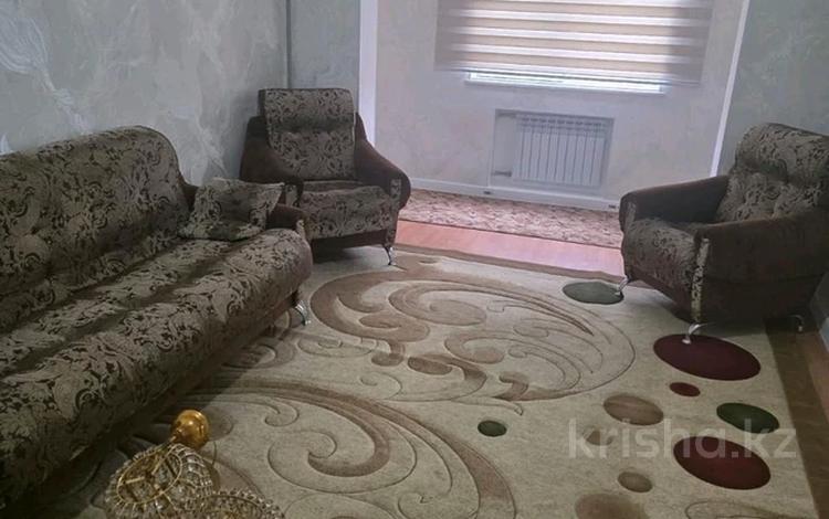 3-комнатная квартира · 70 м² · 4/5 этаж, 21 мкр 26 за 200 000 ₸ в Шымкенте, Аль-Фарабийский р-н — фото 2