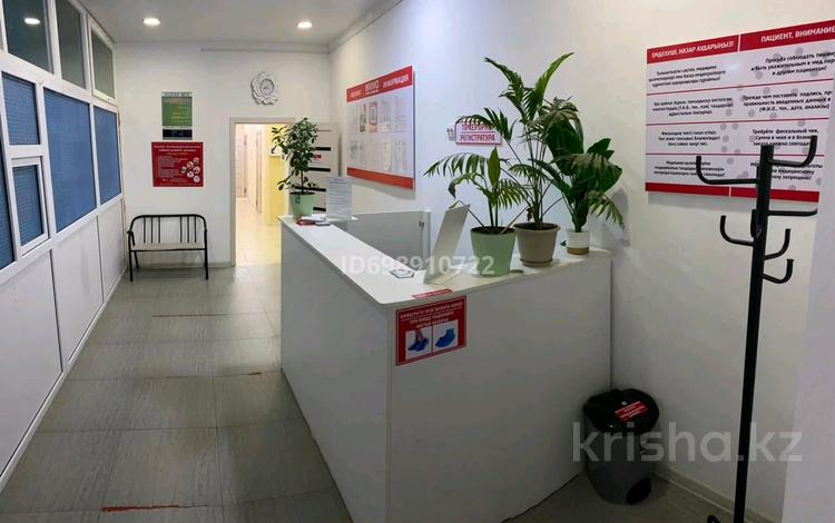 Медцентры и аптеки, кабинеты и рабочие места · 12 м² за 100 000 〒 в Актау, 16-й мкр  — фото 2