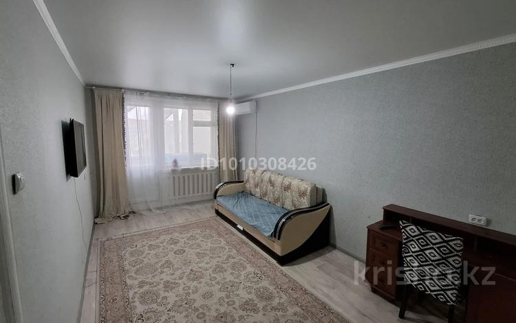 1-комнатная квартира · 34.8 м² · 4/5 этаж, мкр 8, гришина 70 — угол Гришина и 101 стрелковой дивизии за 11.7 млн ₸ в Актобе — фото 2